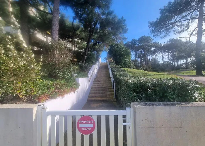 100 M From The Prime Location 아파트