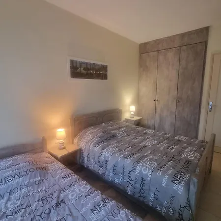 Apartment 100 M From The Prime Location *