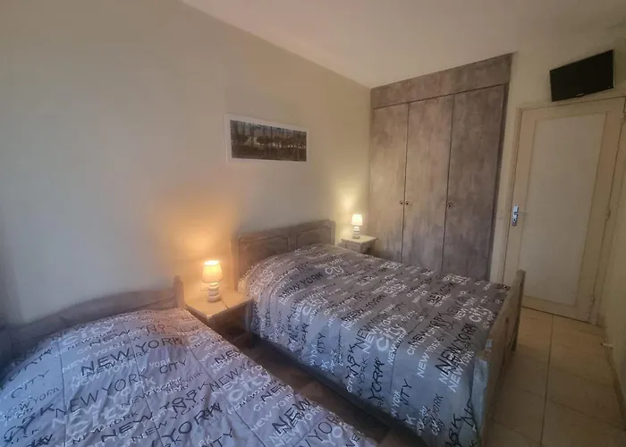 Apartment 100 M From The Prime Location *